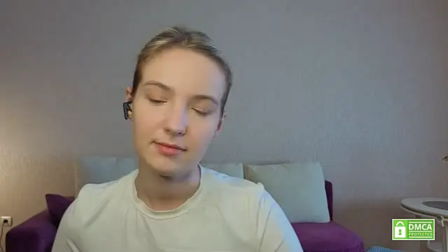 HongTomczak online show from July 15, 2026, 6:20 am