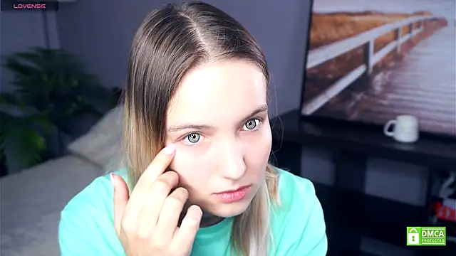 HongTomczak online show from September 10, 2025, 6:34 am