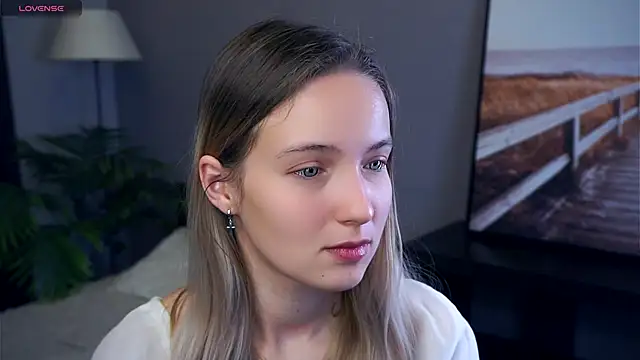 HongTomczak online show from September 18, 2025, 7:22 am