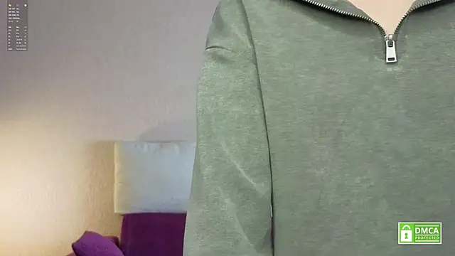 Snapshot of HongTomczak chatting on April 24, 2026, 7:54 am HongTomczak online show from April 24, 2026, 7:54 am