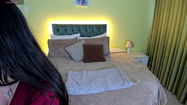 Camille Olsen  online show from September 24, 2025, 11:17 am