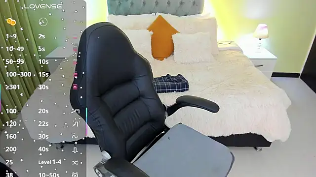 Camille Olsen  online show from October 8, 2025, 12:28 pm