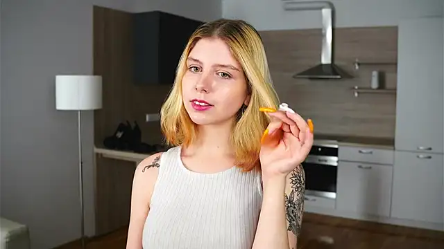 Snapshot of HermelindaKopczyk chatting on October 7, 2025, 4:13 am HermelindaKopczyk online show from October 7, 2025, 4:13 am