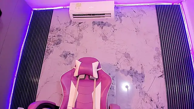 Mia Duarte1 online show from October 21, 2025, 7:35 pm