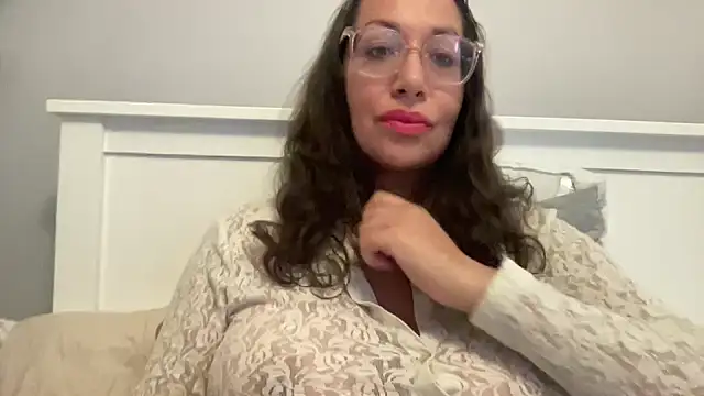 RosaFreya online show from May 27, 2026, 2:57 pm