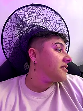 IanGilbert online show from October 25, 2025, 7:58 pm