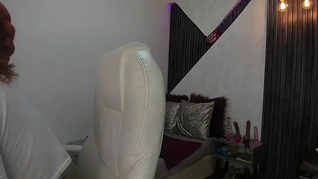 roxana santini online show from November 15, 2025, 3:38 pm