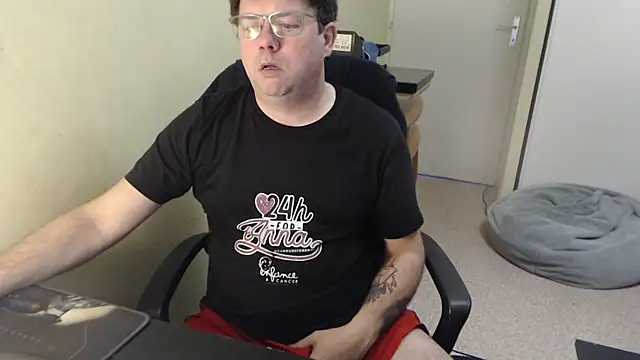 blueandwhite1 online show from March 8, 2025, 8:44 am