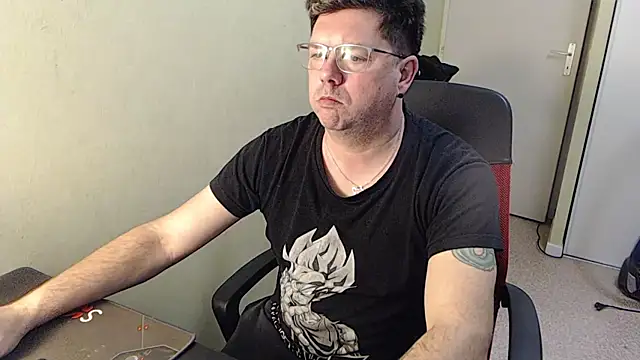 blueandwhite1 online show from January 28, 2025, 9:19 pm