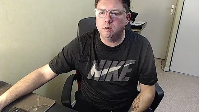 blueandwhite1 online show from February 1, 2025, 9:19 pm