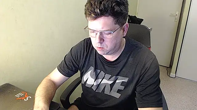 blueandwhite1 online show from February 1, 2025, 4:22 pm