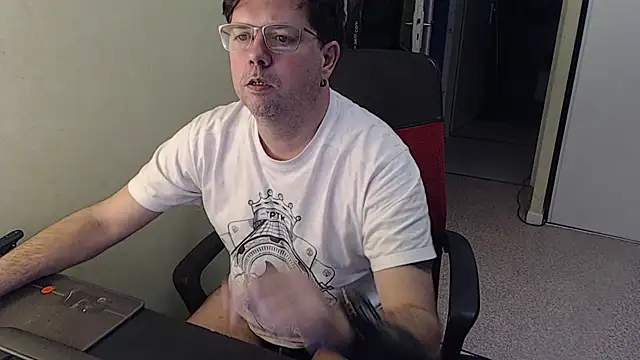 blueandwhite1 online show from February 12, 2026, 5:02 pm