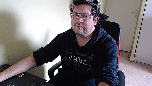 blueandwhite1 online show from January 26, 2025, 1:36 pm