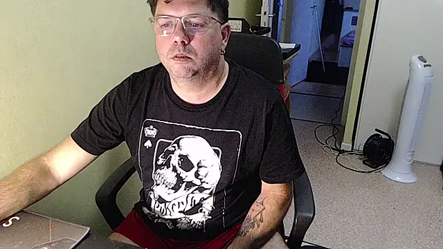 blueandwhite1 online show from November 7, 2025, 4:11 pm