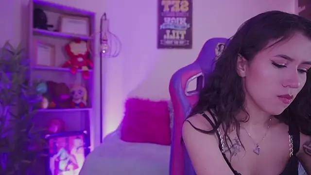 Snapshot of _chloe_moons_ chatting on February 3, 2026, 7:41 pm chloe moons online show from February 3, 2026, 7:41 pm