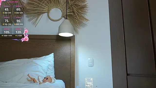 LunarAngel  online show from March 5, 2026, 1:46 am