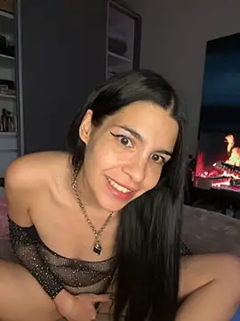 IaraStone online show from November 6, 2025, 11:14 am