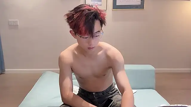 STxuguanhan online show from October 12, 2025, 8:37 am