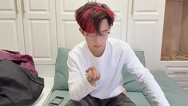 STxuguanhan online show from October 16, 2025, 8:33 am