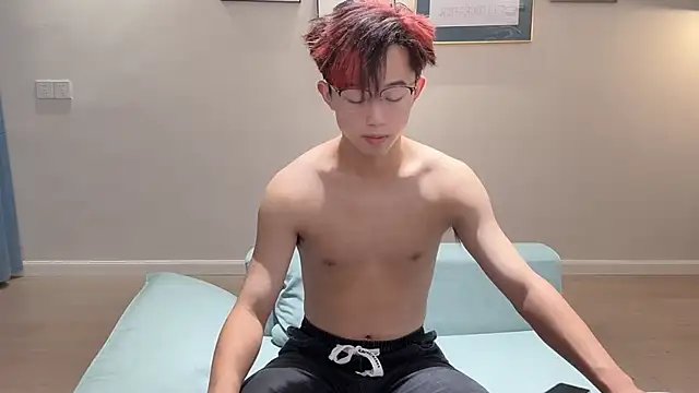 STxuguanhan online show from October 13, 2025, 7:54 am