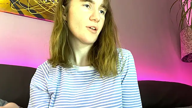 Snapshot of velina__ chatting on September 14, 2025, 5:57 pm velina online show from September 14, 2025, 5:57 pm