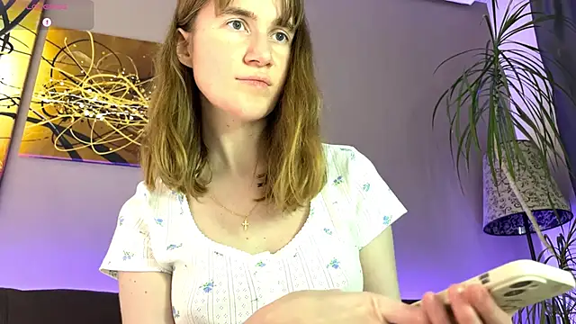 Snapshot of velina__ chatting on September 8, 2025, 4:39 pm velina online show from September 8, 2025, 4:39 pm