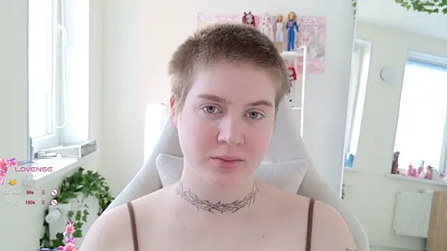 Snapshot of Zlata_in_xxxLand chatting on October 20, 2025, 12:27 pm Zlata in xxxLand online show from October 20, 2025, 12:27 pm