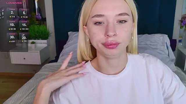 Snapshot of RachelColon chatting on September 18, 2025, 10:40 am RachelColon online show from September 18, 2025, 10:40 am