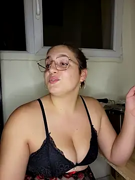 laeti23 online show from September 8, 2025, 8:52 pm