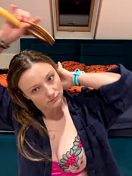 Snapshot of Velvetwitch87 chatting on October 6, 2025, 1:12 pm Velvetwitch87 online show from October 6, 2025, 1:12 pm