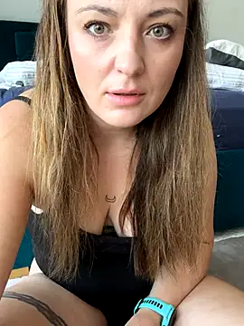 Snapshot of Velvetwitch87 chatting on September 26, 2025, 11:06 am Velvetwitch87 online show from September 26, 2025, 11:06 am