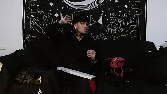 Snapshot of cyb3r_david chatting on November 9, 2025, 2:04 am cyb3r david online show from November 9, 2025, 2:04 am