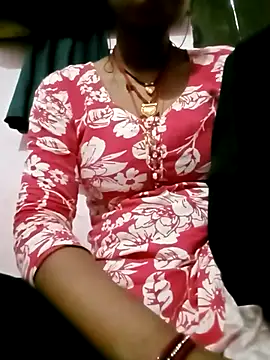 Snapshot of Hot_tin74 chatting on November 28, 2025, 6:46 am Hot tin74 online show from November 28, 2025, 6:46 am