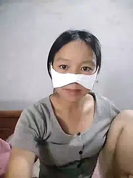 Lilyy-y online show from November 9, 2025, 1:37 pm