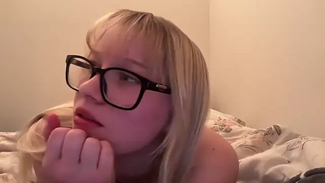 Snapshot of xoxokayy18 chatting on October 24, 2025, 4:33 am xoxokayy18 online show from October 24, 2025, 4:33 am