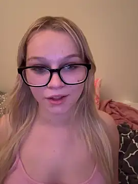 Snapshot of xoxokayy18 chatting on September 11, 2025, 3:39 am xoxokayy18 online show from September 11, 2025, 3:39 am