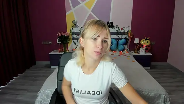 MeryMidnight online show from October 10, 2025, 6:03 am