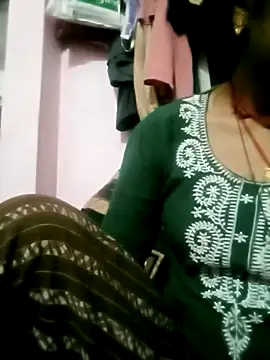 Hot-yuo84 online show from October 5, 2025, 5:47 pm