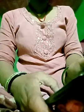 Hot-yuo84 online show from October 26, 2025, 6:19 pm