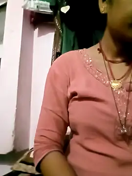 Hot-yuo84 online show from October 6, 2025, 5:46 pm