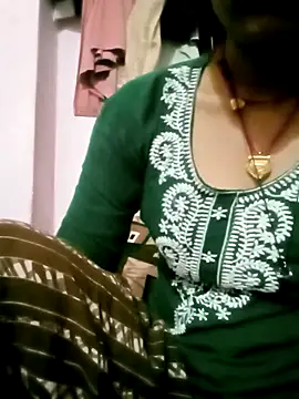 Hot-yuo84 online show from October 3, 2025, 6:09 pm