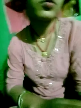 Hot-yuo84 online show from October 24, 2025, 4:28 pm