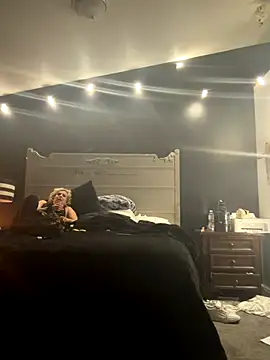 Snapshot of Fine10ne chatting on November 28, 2025, 9:09 am Fine10ne online show from November 28, 2025, 9:09 am