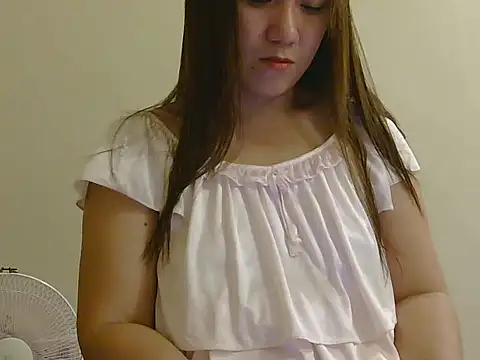 Lovelyclaya online show from April 18, 2026, 12:51 pm