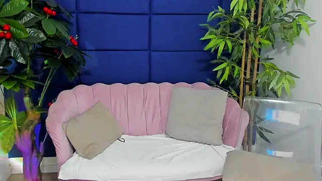 KamaFeels online show from December 3, 2025, 4:46 am