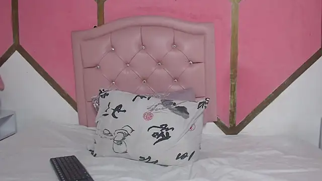 Mia Wilsom online show from November 14, 2025, 11:58 am