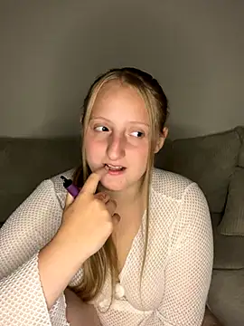 young hailey online show from September 19, 2025, 1:31 am