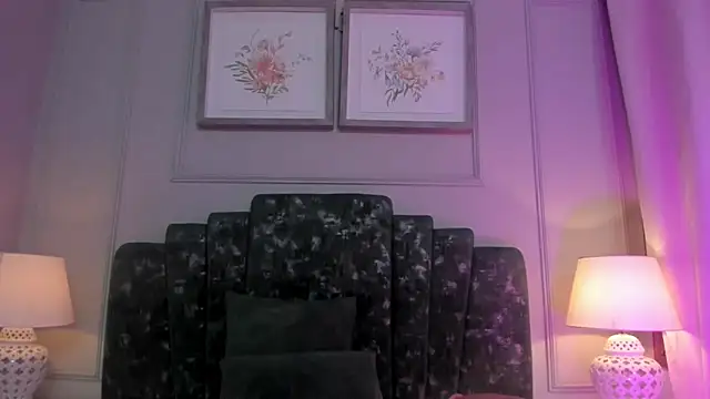 lux bitchx online show from April 16, 2026, 2:56 am