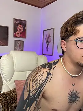  tylerr  online show from September 10, 2025, 5:01 pm