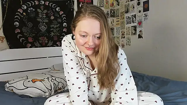 Snapshot of WonderConnie1 chatting on September 20, 2025, 10:09 am WonderConnie1 online show from September 20, 2025, 10:09 am